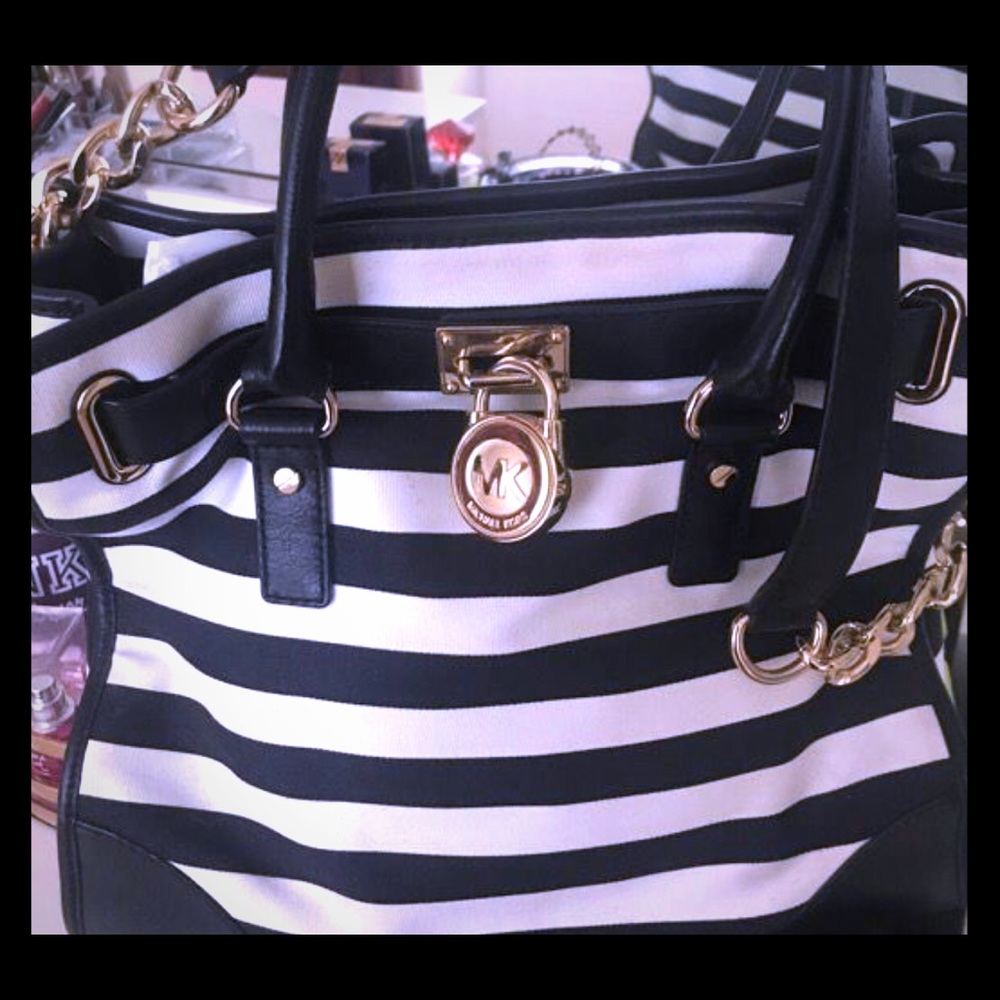 MK Lg purse